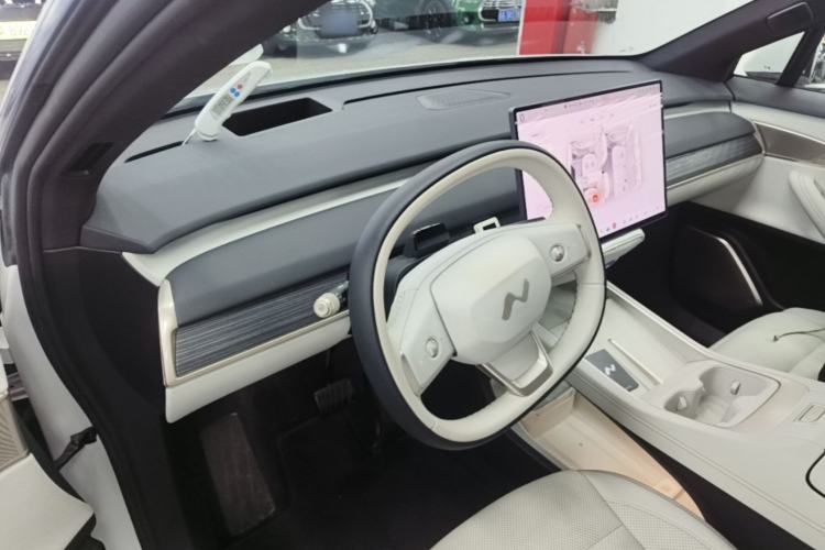 Used ONVO L60 2024 60 kWh Rear-Drive Version Center Console