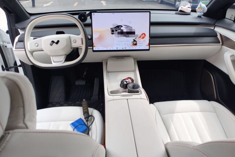 Used ONVO L60 2024 60 kWh Rear-Drive Version Center Console