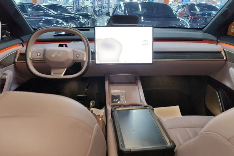 Used ONVO L60 2024 60 kWh Rear-Drive Version Center Console