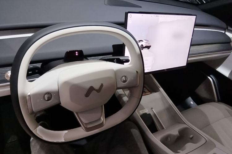 Used ONVO L60 2024 60 kWh All-Wheel Drive Center Console