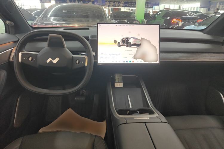 Used ONVO L60 2024 60 kWh Rear-Drive Version Center Console