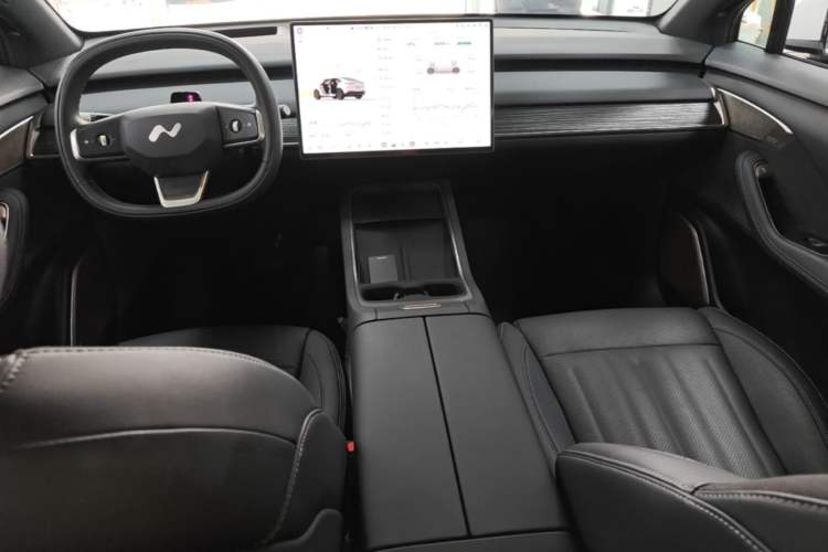 Used ONVO L60 2024 60 kWh Rear-Drive Version Center Console