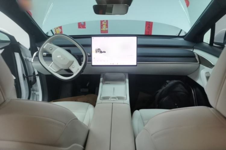 Used ONVO L60 2024 60 kWh Rear-Drive Version Center Console