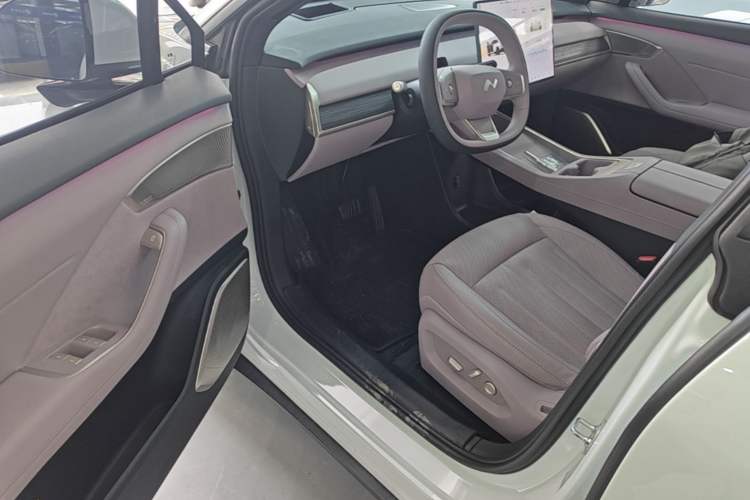 Used ONVO L60 2024 60 kWh Rear-Drive Version Driver Seat