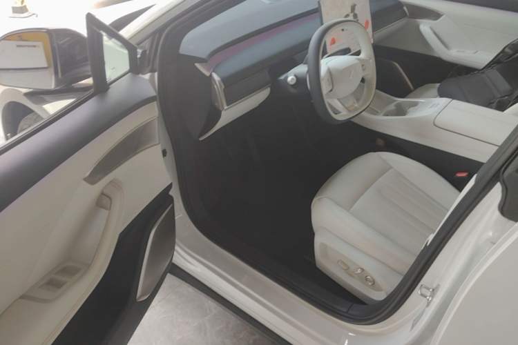 Used ONVO L60 2024 85 kWh Rear-Drive Version Driver Seat