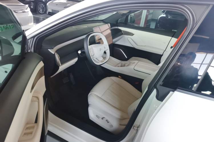 Used ONVO L60 2024 60 kWh Rear-Drive Version Driver Seat