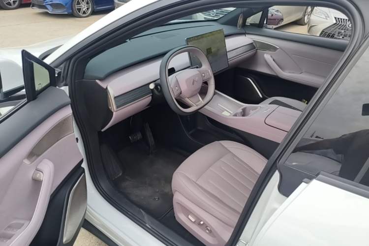 Used ONVO L60 2024 60 kWh Rear-Drive Version Driver Seat