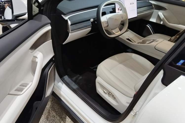 Used ONVO L60 2024 60 kWh All-Wheel Drive Driver Seat