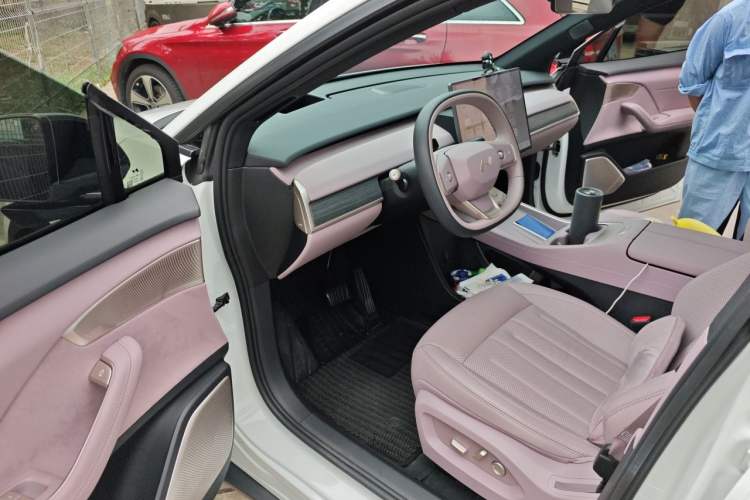 Used ONVO L60 2024 60 kWh Rear-Drive Version Driver Seat