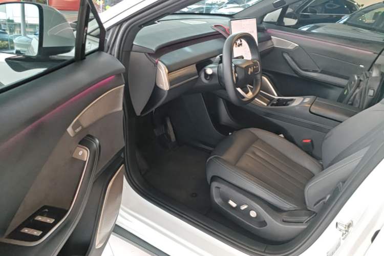 Used ONVO L60 2024 60 kWh Rear-Drive Version Driver Seat