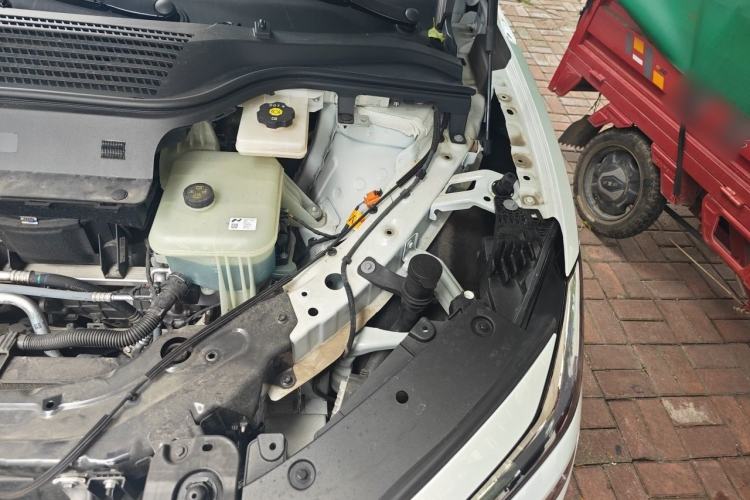 Used ONVO L60 2024 60 kWh All-Wheel Drive Engine Bay Left