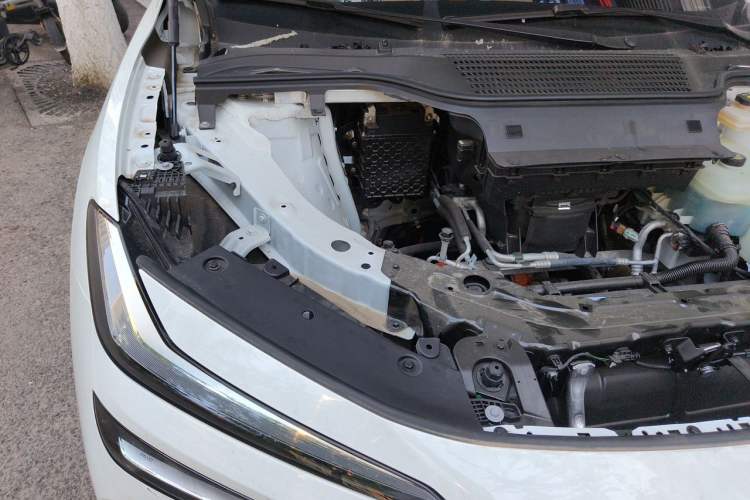 Used ONVO L60 2024 60 kWh Rear-Drive Version Engine Bay Right