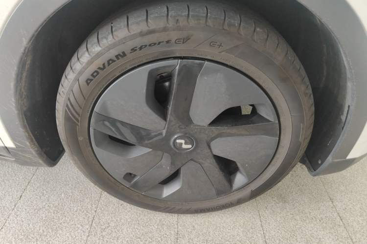 Used ONVO L60 2024 60 kWh All-Wheel Drive Exterior 1