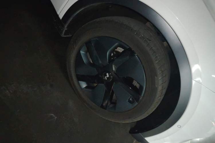 Used ONVO L60 2024 60 kWh Rear-Drive Version Exterior 1