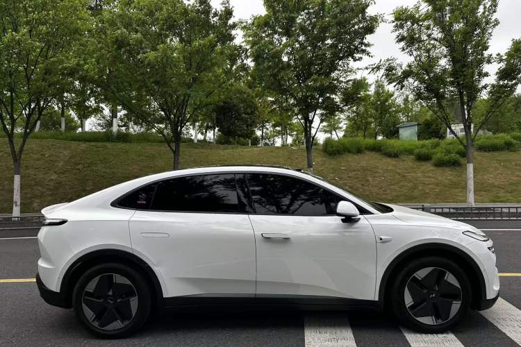 Used ONVO L60 2024 60 kWh Rear-Drive Version Exterior 2