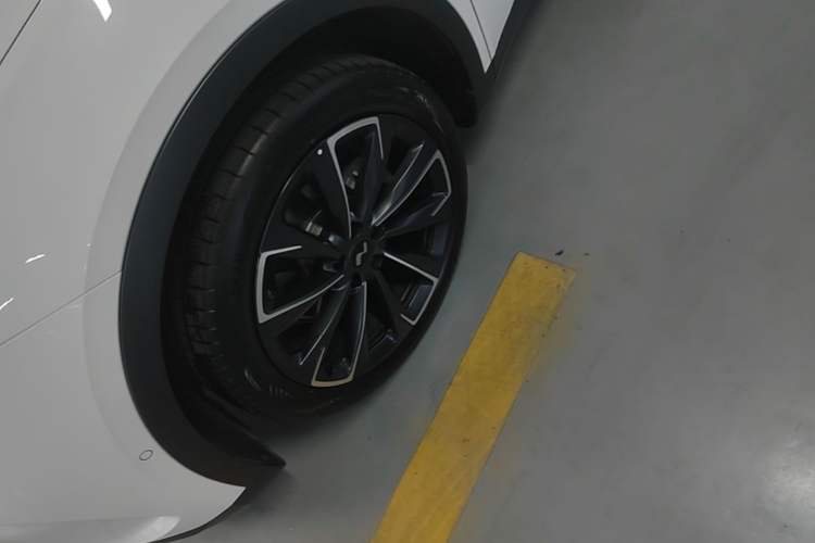 Used ONVO L60 2024 60 kWh Rear-Drive Version Exterior 4