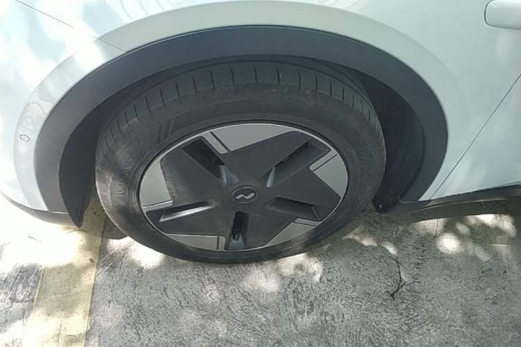 Used ONVO L60 2024 60 kWh Rear-Drive Version Exterior 4