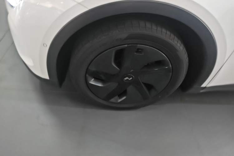 Used ONVO L60 2024 60 kWh Rear-Drive Version Exterior 4