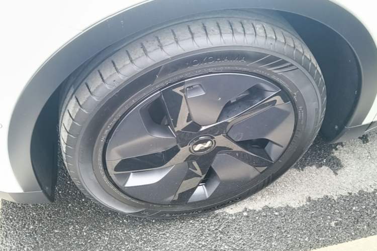Used ONVO L60 2024 60 kWh Rear-Drive Version Exterior 4