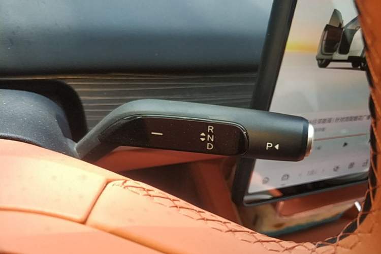 Used ONVO L60 2024 60 kWh Rear-Drive Version Gear Lever