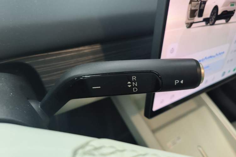 Used ONVO L60 2024 60 kWh Rear-Drive Version Gear Lever