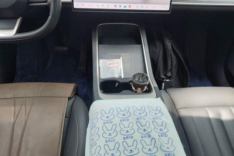 Used ONVO L60 2024 60 kWh Rear-Drive Version Gear Lever