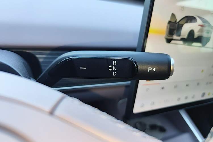 Used ONVO L60 2024 60 kWh Rear-Drive Version Gear Lever