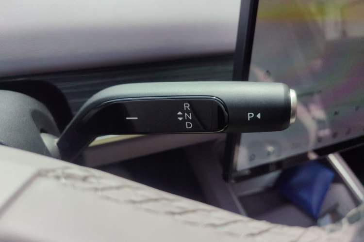 Used ONVO L60 2024 60 kWh Rear-Drive Version Gear Lever