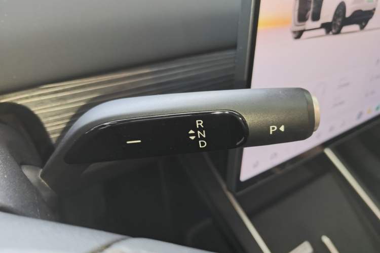 Used ONVO L60 2024 60 kWh Rear-Drive Version Gear Lever
