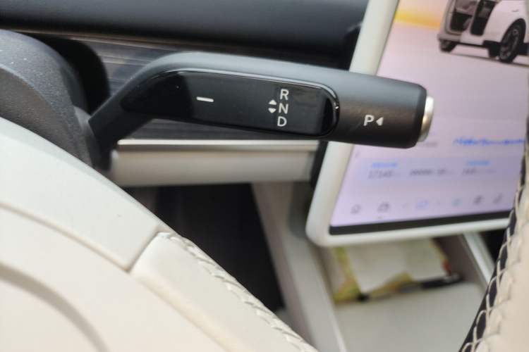 Used ONVO L60 2024 60 kWh Rear-Drive Version Gear Lever