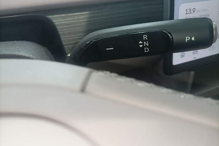 Used ONVO L60 2024 60 kWh Rear-Drive Version Gear Lever