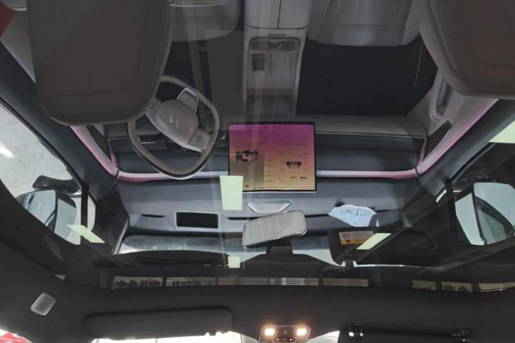 Used ONVO L60 2024 60 kWh Rear-Drive Version Headliner