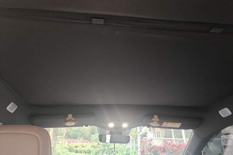 Used ONVO L60 2024 60 kWh Rear-Drive Version Headliner