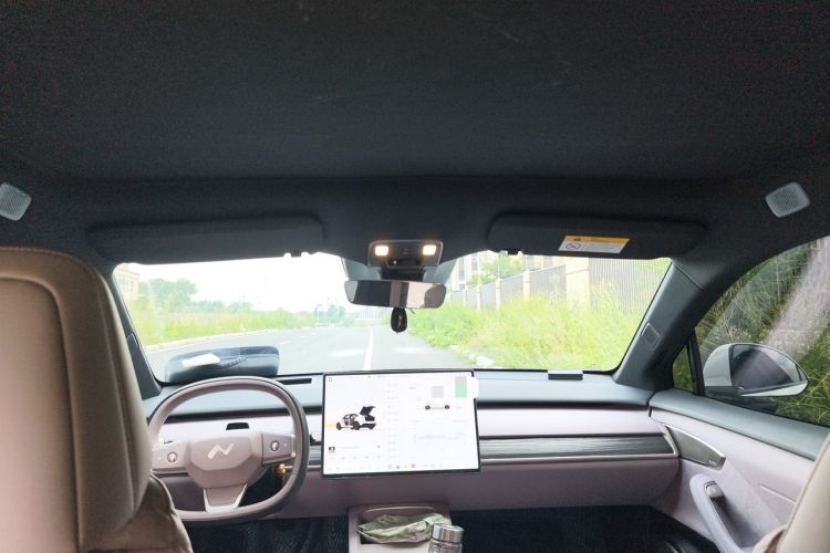 Used ONVO L60 2024 60 kWh Rear-Drive Version Headliner