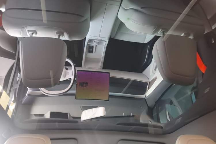 Used ONVO L60 2024 60 kWh Rear-Drive Version Headliner