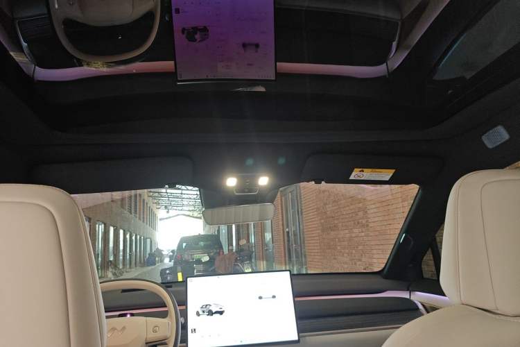 Used ONVO L60 2024 60 kWh Rear-Drive Version Headliner