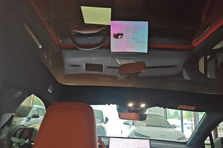Used ONVO L60 2024 60 kWh All-Wheel Drive Headliner