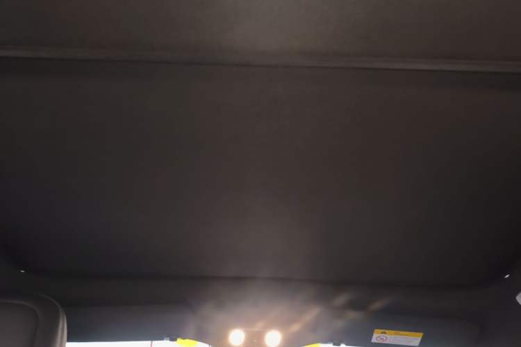 Used ONVO L60 2024 85 kWh Rear-Drive Version Headliner