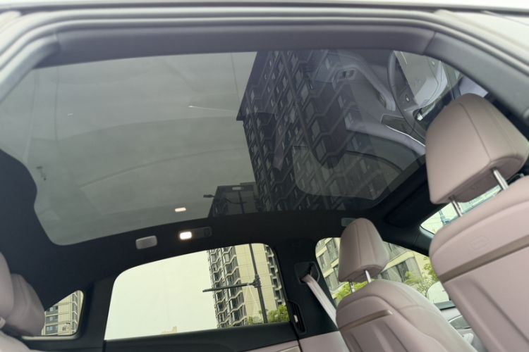 Used ONVO L60 2024 60 kWh Rear-Drive Version Headliner