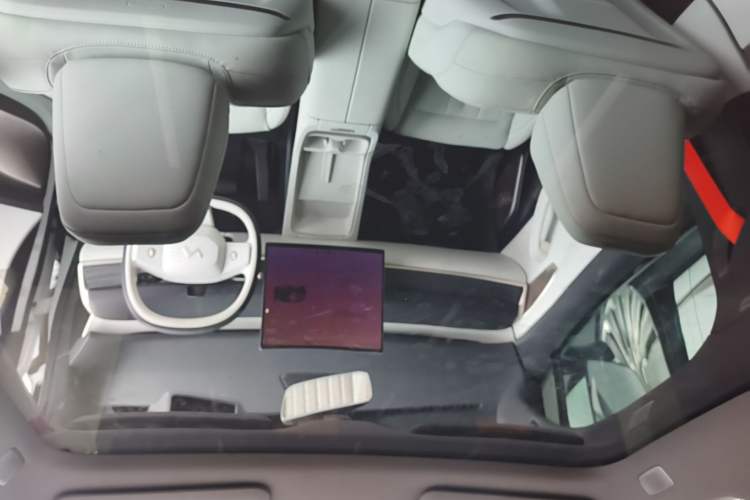 Used ONVO L60 2024 60 kWh Rear-Drive Version Headliner