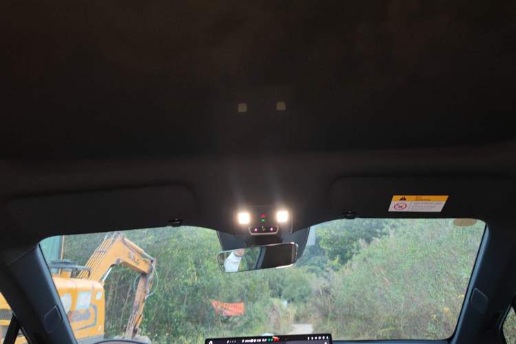 Used ONVO L60 2024 60 kWh Rear-Drive Version Headliner