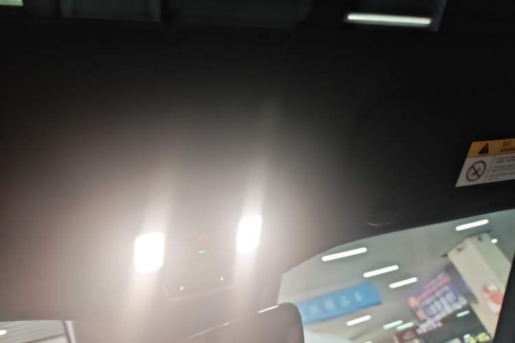 Used ONVO L60 2024 60 kWh Rear-Drive Version Headliner