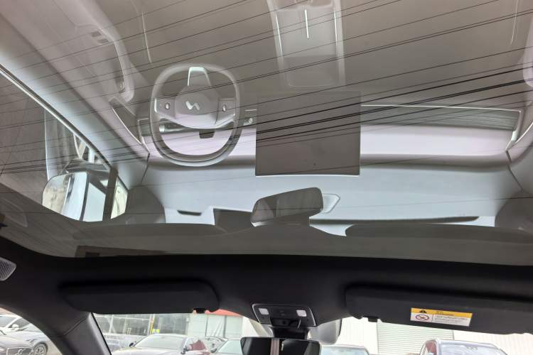 Used ONVO L60 2024 60 kWh Rear-Drive Version Headliner