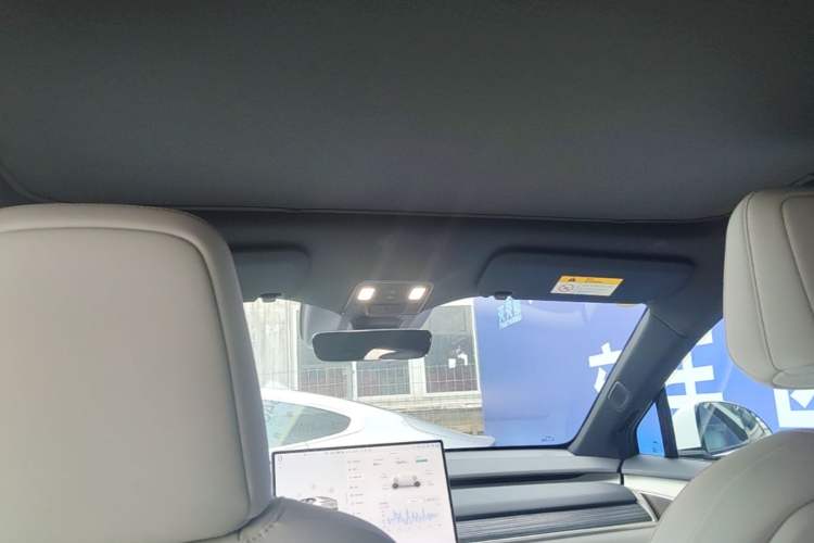 Used ONVO L60 2024 60 kWh Rear-Drive Version Headliner