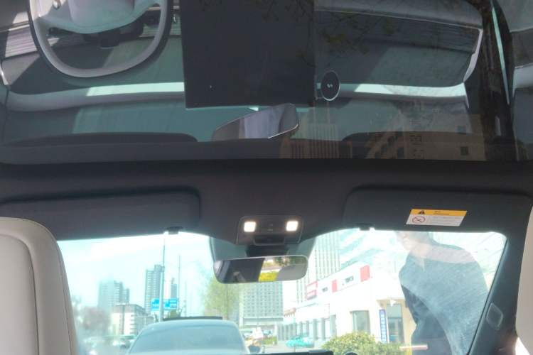 Used ONVO L60 2024 60 kWh Rear-Drive Version Headliner