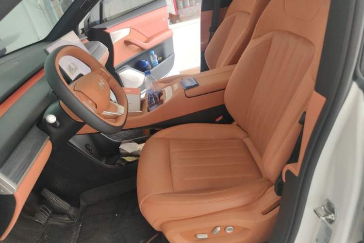 Used ONVO L60 2024 60 kWh All-Wheel Drive Interior 1