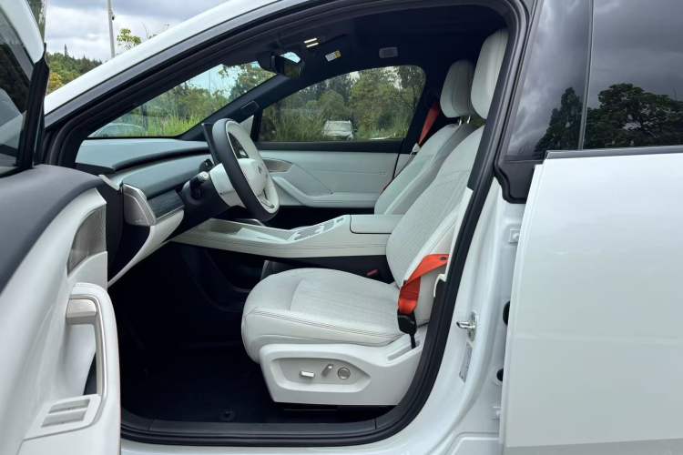 Used ONVO L60 2024 60 kWh All-Wheel Drive Interior 2