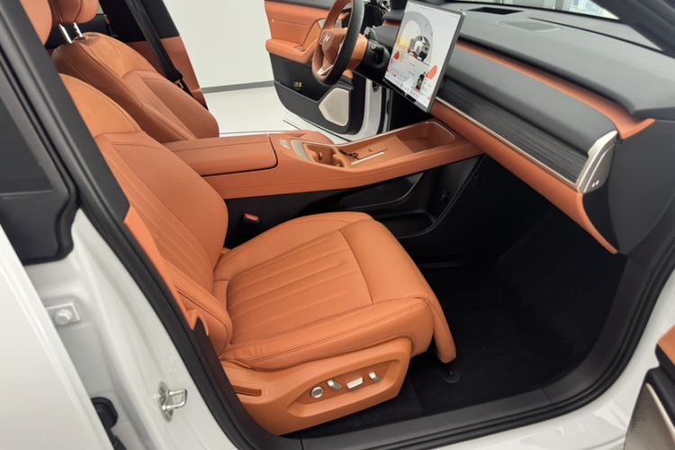 Used ONVO L60 2024 60 kWh Rear-Drive Version Interior 2