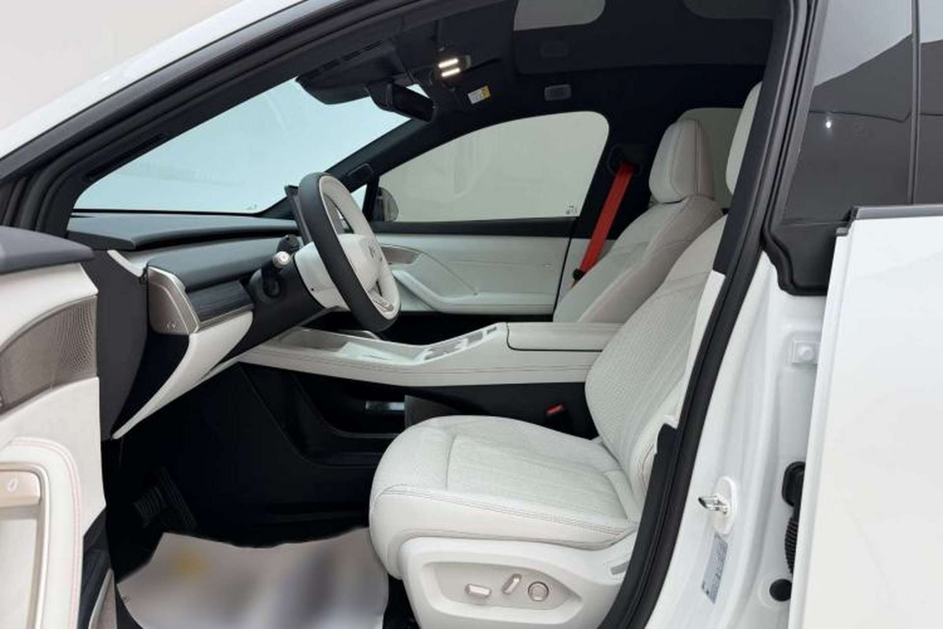Used ONVO L60 2024 60 kWh All-Wheel Drive Interior 3