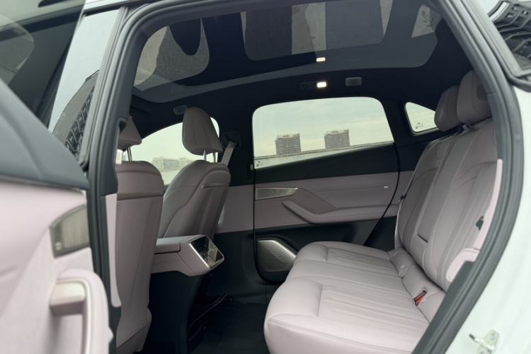 Used ONVO L60 2024 60 kWh Rear-Drive Version Interior 3